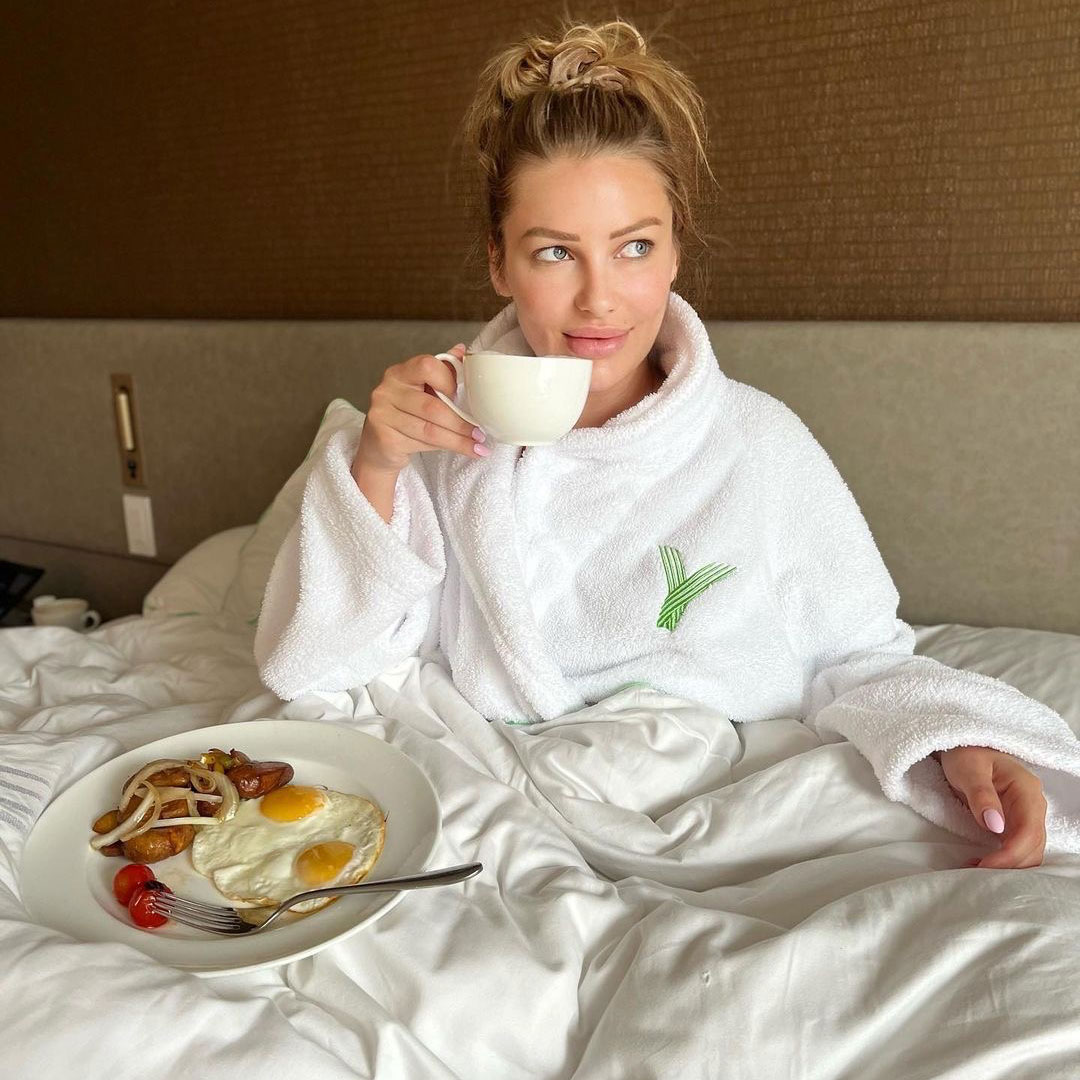 bed bathrobe breakfast